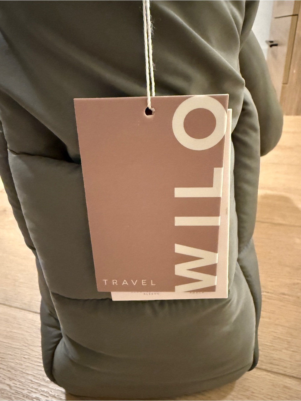 NWT Wilo the Label Sage Green Quilted Travel Bag - Picture 9 of 9